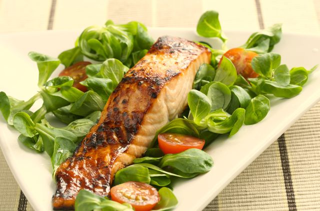 Регулярное употребление в пищу лосося способствует понижению в организме уровня кортизола, известного как гормон стресса