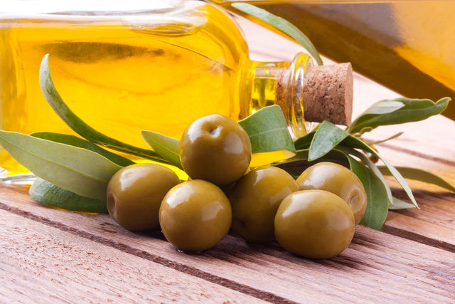 Кислотность оливкового масла должна быть от 0 до 2 %, и чем она ниже, тем более качественным считается масло
