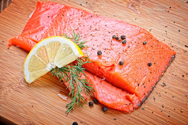 Красная рыба, красное мясо, а также все многообразие красных фруктов и ягод — в вашем распоряжении