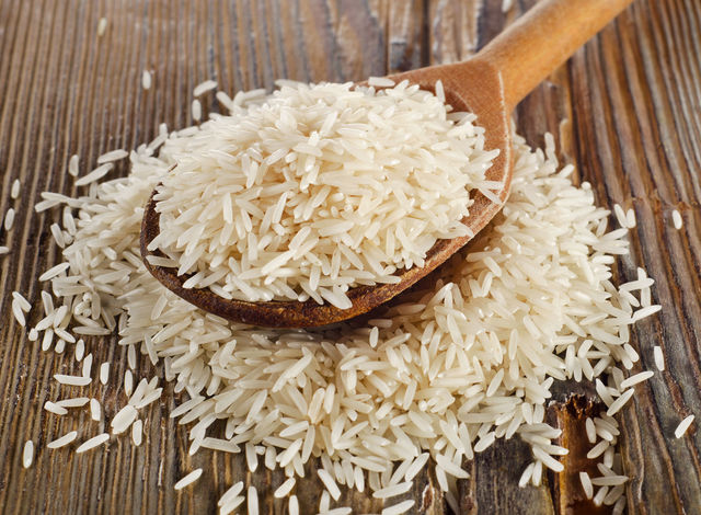 Перед приготовлением хорошо промойте и переберите рис