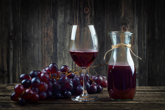 В чистом виде вино лучше всего дополнят жареный миндаль или оливки