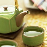 Зеленый чай способствует похудению и здоровью.