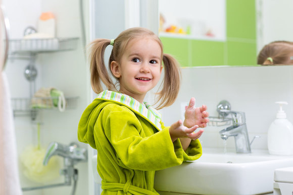 Чистота на здоровье: 10 правил уборки в доме с детьми