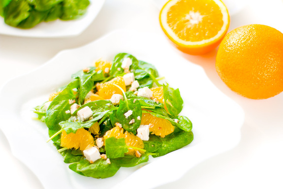 Салат со шпинатом, апельсинами и фетой (Рецепт Юлии Высоцкой)