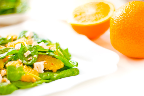 Салат со шпинатом, апельсинами и фетой (Рецепт Юлии Высоцкой)