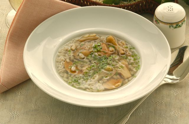 Для сытного грибного супа Для такого супа понадобится 1 кг белых или других грибов на ваш вкус
