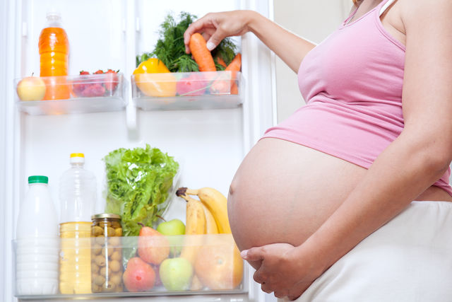 Питание беременной женщины должно быть умеренным и качественным