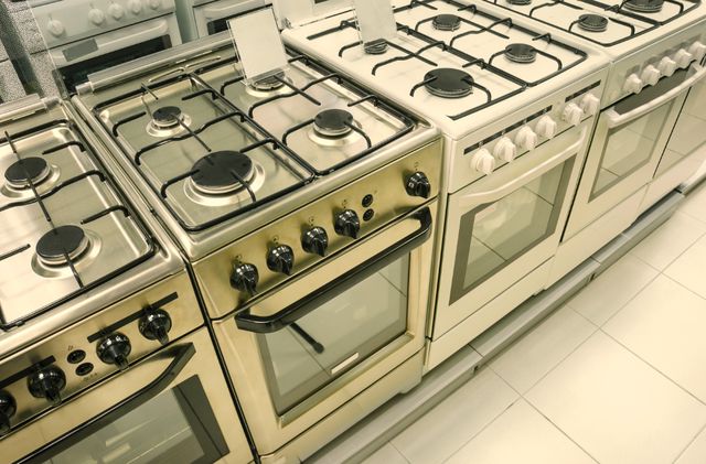 Обслуживание плиты гораздо проще управления духовым шкафом, поскольку духовка имеет меньше функций