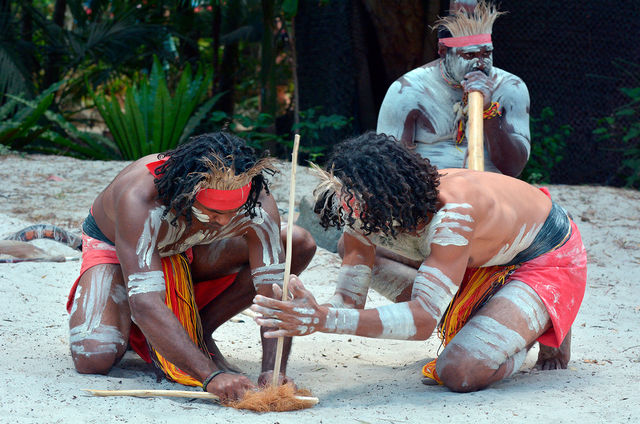 В удаленных уголках Австралии по сей день проживают австралийские бушмены, местные аборигены