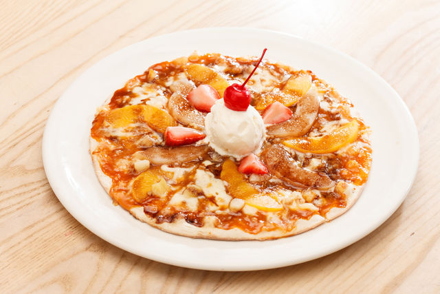 Приготовить весеннюю пиццу можно из любых фруктов или ягод