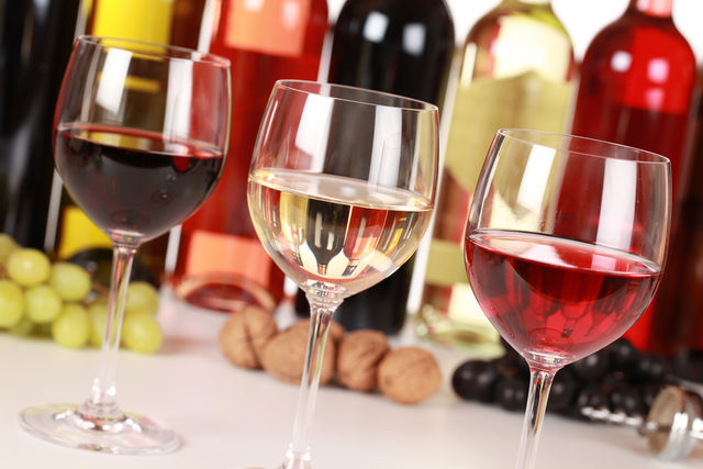 При правильном сочетании вино кажется вкуснее и благороднее, и даже острая еда не перебивает его аромат