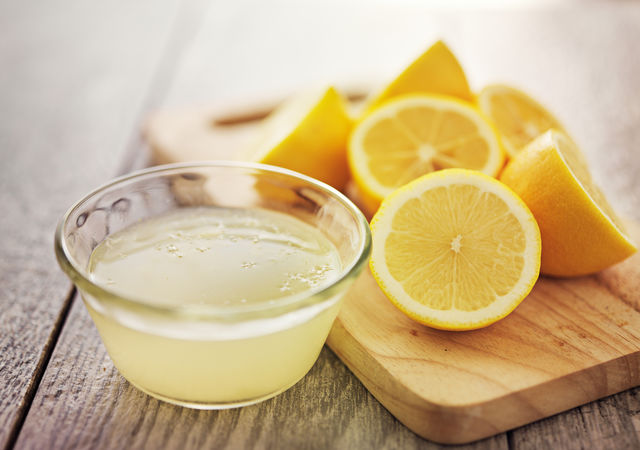Лимон содержит высокую дозу витамина С