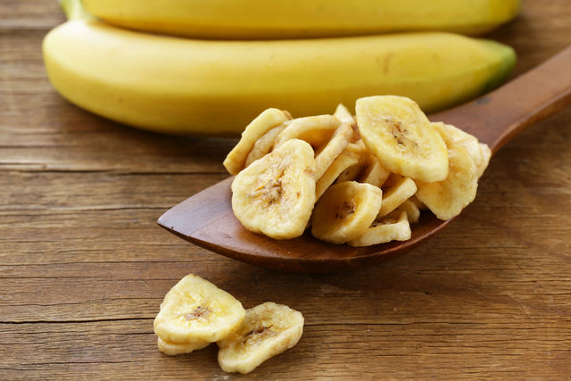 В сушеных бананах много гормона радости триптофана и энергетической глюкозы