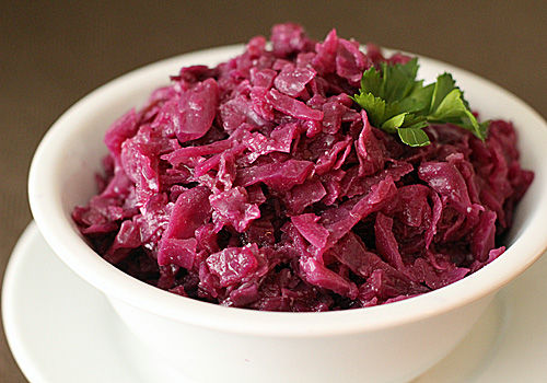 content braised red cabbage