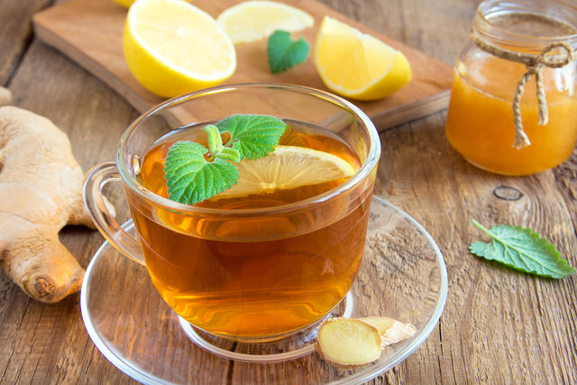 Если же вы ощущаете головокружение, слабость и дискомфорт в желудке, выпейте стакан черного чая с медом и немного полежите