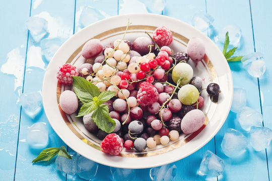 Замороженное ягодное пюре прекрасно подходит для приготовления йогуртов и выпечки, его добавляют в каши, творог и мороженое
