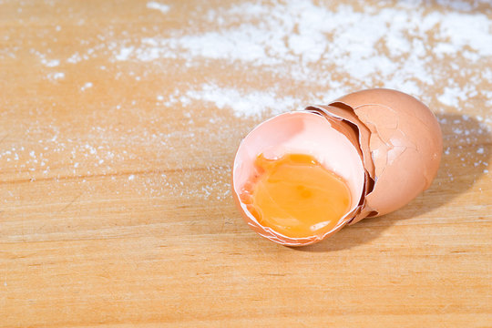 Кулинарные хитрости: 8 способов отделить яичные белки от желтков