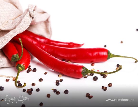 День перца 23 апреля картинки. Праздник перца. Баски во франции. Перец чили какого цвета бывает. Перец паприка фото.