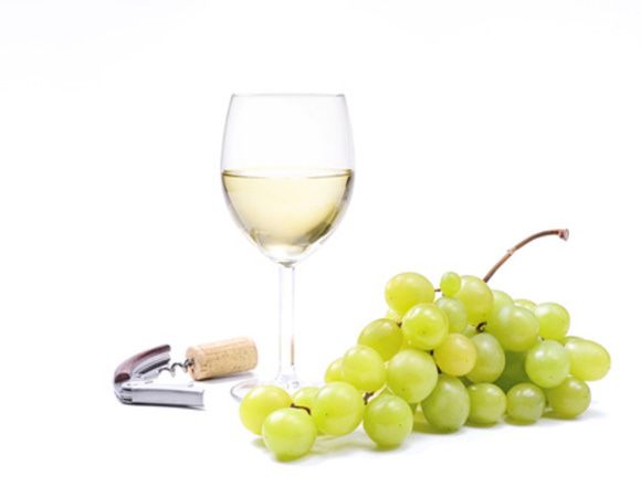 Из чего делают белое вино. Рыба белое вино свеча