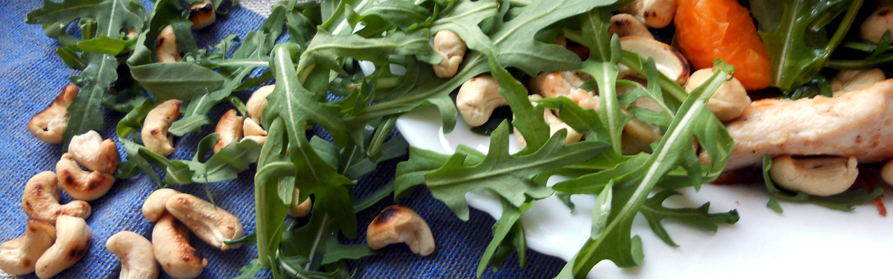 Рецепт куриного салата с кешью и мандаринами: вкусное блюдо для всей семьи