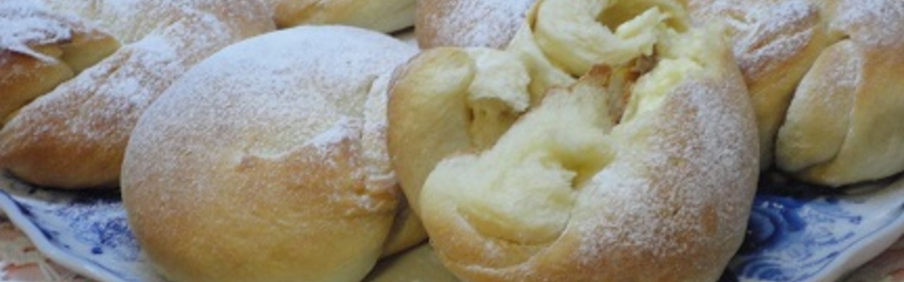 Испанские булочки с заварным. Испанские булочки с заварным. Испанские булочки энсаймадас. Булочки с заварным кремом. Португальская булочка с заварным кремом.