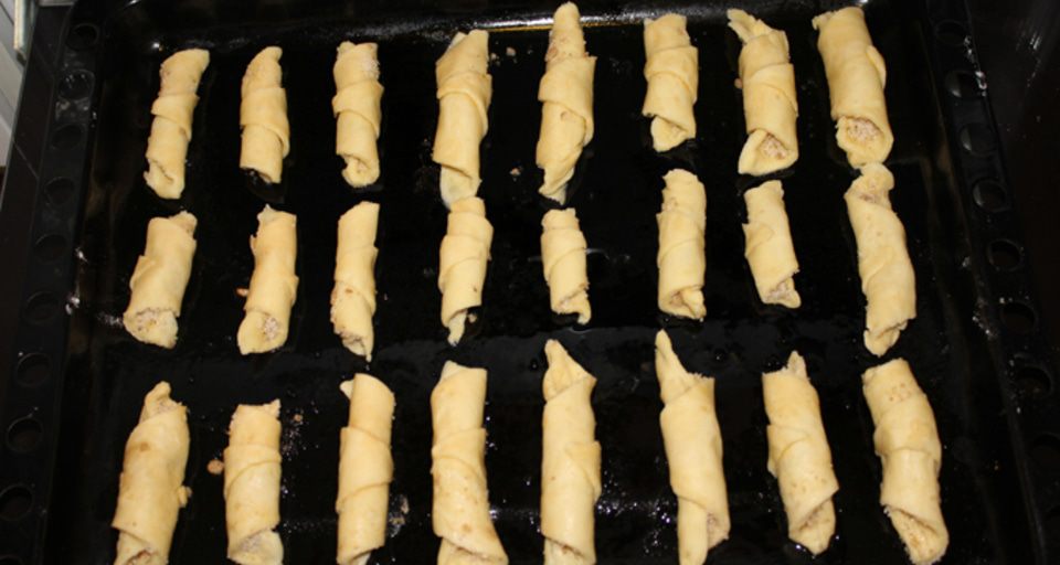 печенье трубочки с повидлом. сигаретки армянский печенье. сигаретки с повидлом. рогалики из слоеного теста. рогалики из творожного теста.