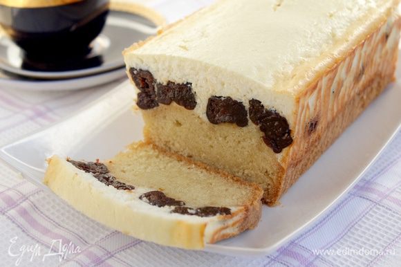 Готовый кекс оставить в отключенной духовке, при открытой дверце на 15 минут. Готовый кекс оставить в отключенной духовке, при открытой дверце на 15 минут.