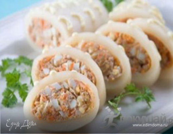 Кальмары фаршированные рисом и морковью. Кальмары фаршированные рисом и морковью. Кальмары фаршированные рисом. Кальмар фаршированный рисом и овощами. Фаршированный кальмар мишлен.