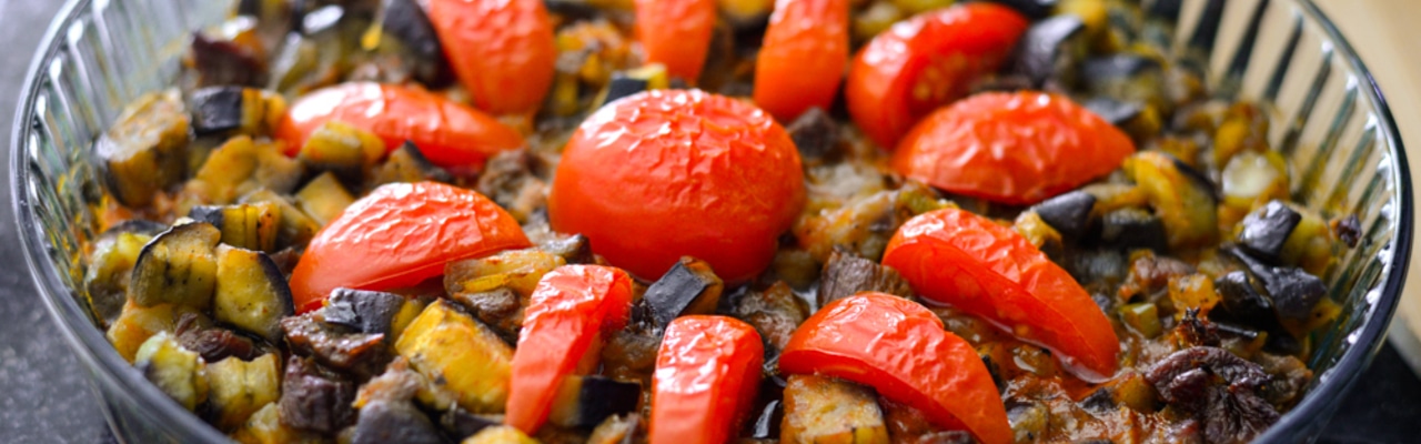 Сексуалды жігітке арналған өлең Кеңседе оның кискасын жарқ етті (жеке 21)