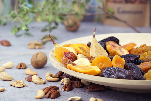Полезные вкусности: в чем сила сухофруктов и орехов?