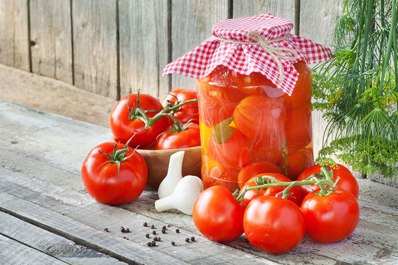 Солнце в банке: 10 рецептов засолки помидоров на любой вкус