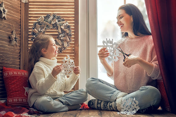 Легче легкого: украшаем дом к новогодним праздникам вместе с детьми