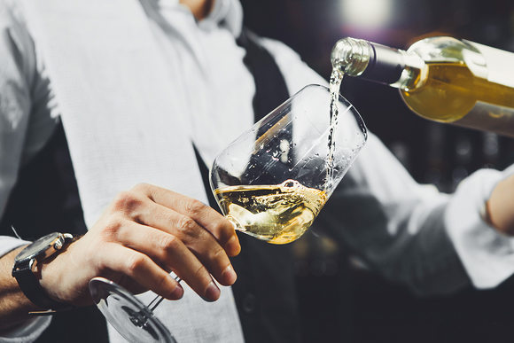Домашний сомелье: выбираем бокалы и другие аксессуары для винной сервировки