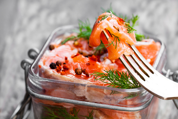 Простой и вкусный рецепт соленой рыбы: насладитесь классическим вкусом домашнего лакомства