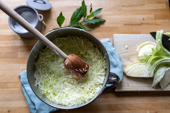 Квашеная капуста – хитрости приготовления вкусного и хрустящего салата на зиму