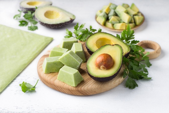 Чем авокадо Haas отличается от обычного зеленого, описание и правила выбора