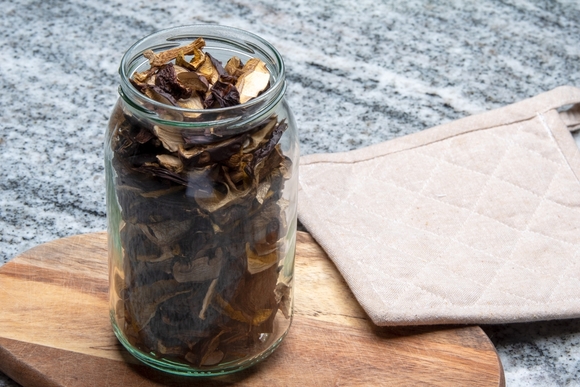 Как правильно сушить грибы: на нитке, в микроволновке, в духовке или в электросушилке Как правильно сушить грибы: на нитке, в микроволновке, в духовке или в электросушилке