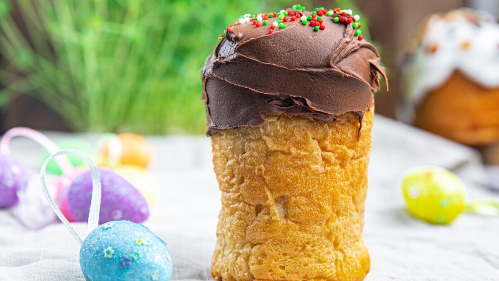 Не растечется, не треснет: шеф-повар Спиваков рассказал об идеальной глазури для кулича — шоколадной