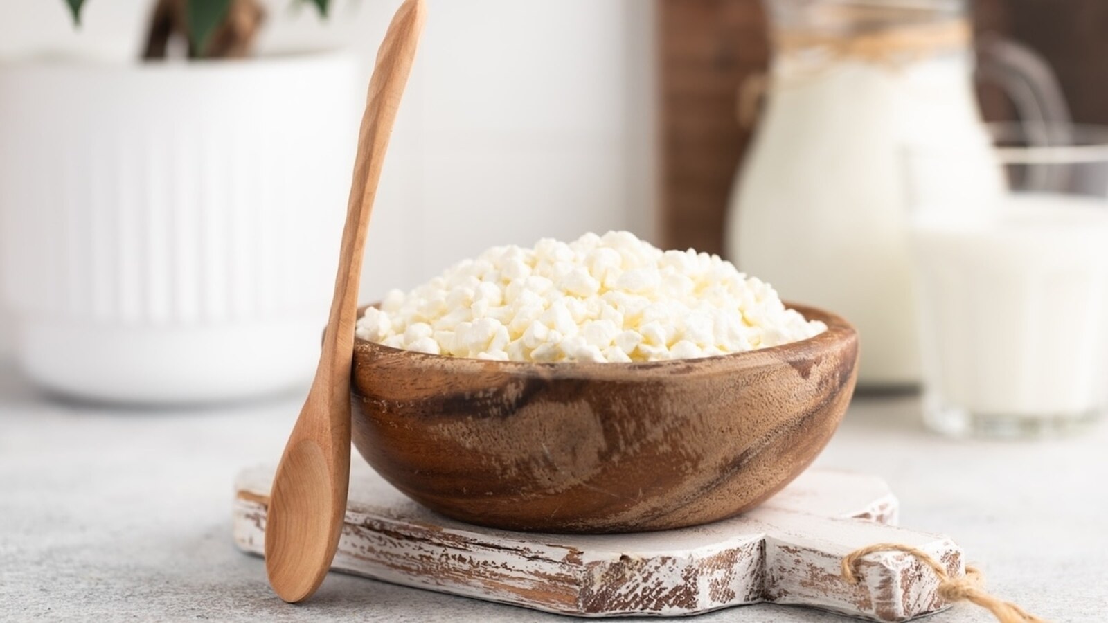 Остерегайтесь "мертвого продукта": врач объяснила, какой жирности должен быть полезный творог