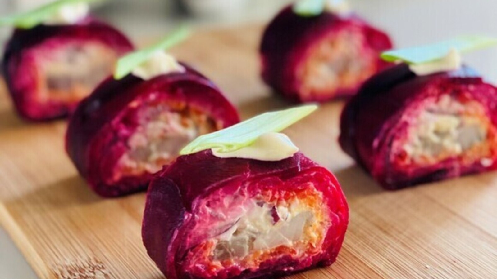 Роллы по-русски: подаем селедку под шубой в необычном формате